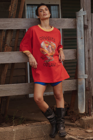 The Very Oversized Cowgirl Outlaw Tee - Red