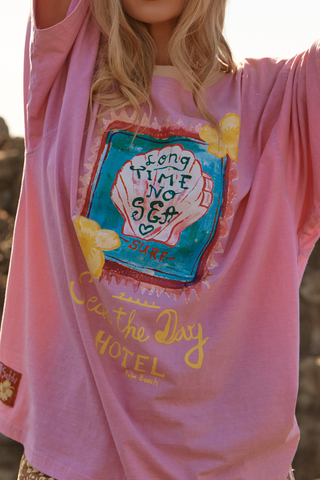 Seas The Day Hotel Tee - Pink