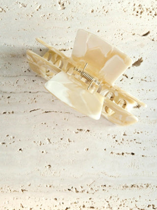 Lounge Claw Large - Shell - Goldn. - The Soho Movement