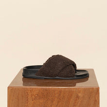 Load image into Gallery viewer, La Sponda Slide - Chocolate Sherpa

