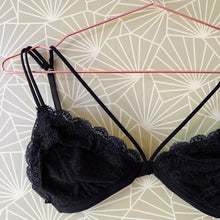 Load image into Gallery viewer, Heart String Bralette - Black
