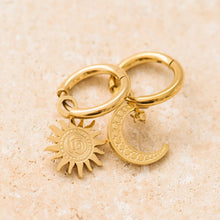 Load image into Gallery viewer, Sole Earrings - Gold
